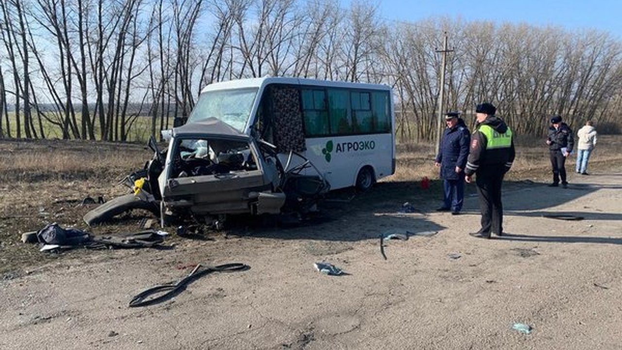 Главная картинка новости: Авария в Калачеевском районе закончилась тремя жертвами