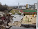 Стадион новой школы за 660 млн рублей в Семилукском районе залила канализация
