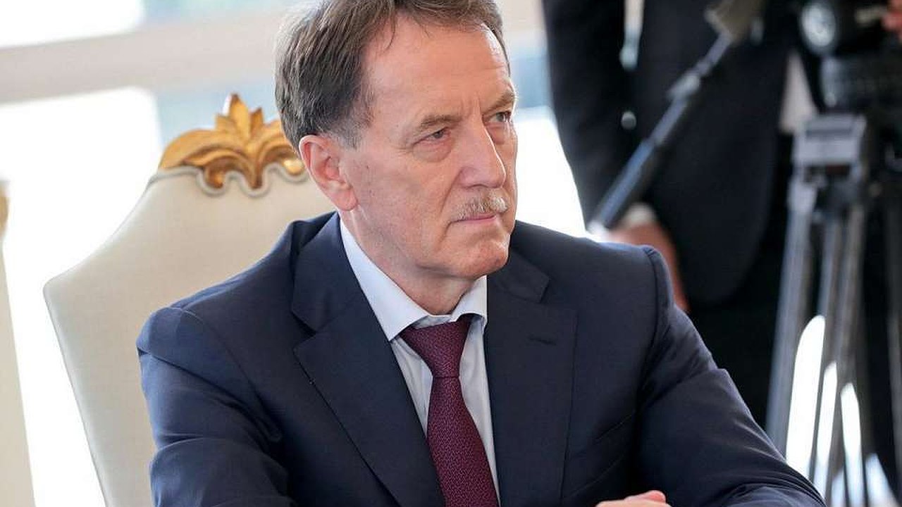 Главная картинка новости: Экс-губернатор Воронежской области продолжает терять влияние среди деятелей аграрной отрасли