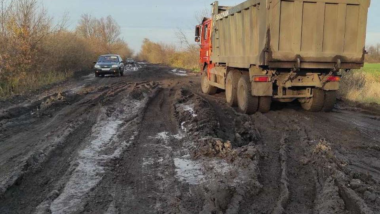 Главная картинка новости: Работы по многострадальной дороге через село Большой Мартын начнутся только весной