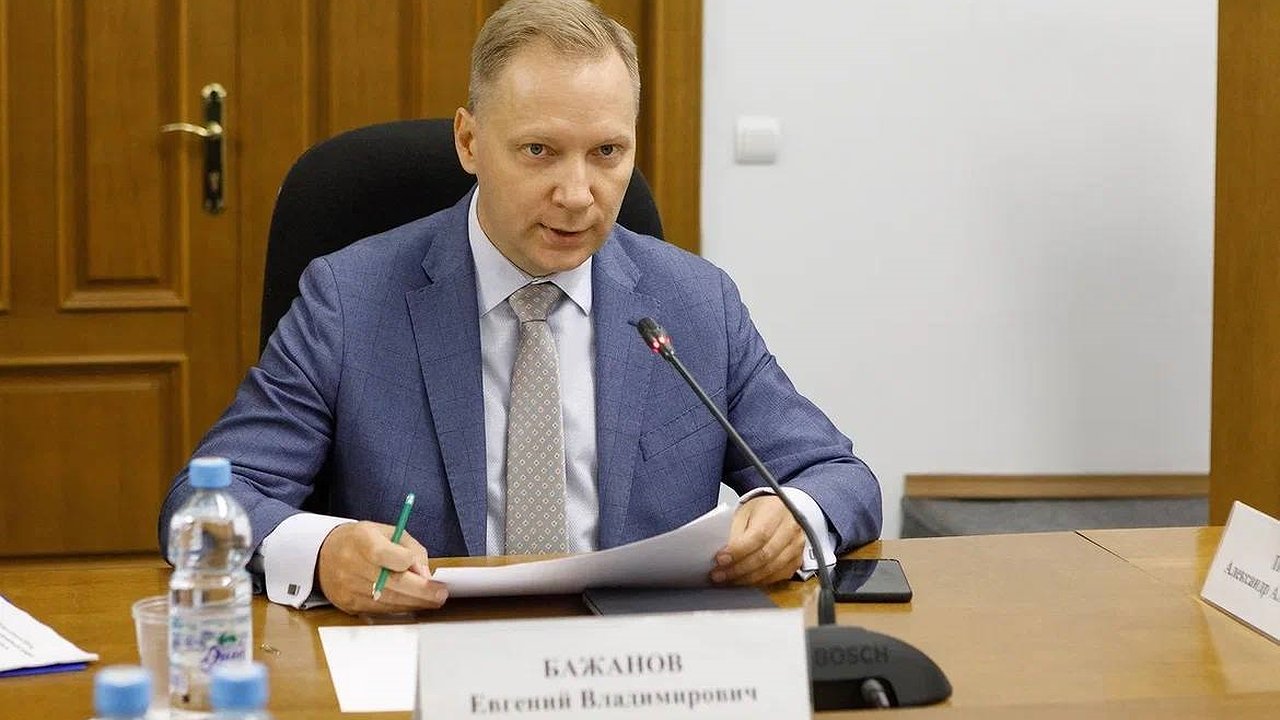 Главная картинка новости: Воронежский министр ЖКХ поборется за звание мэра