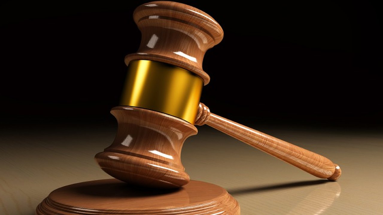 Главная картинка новости: Экс-полицейский, избивший двух коллег, судился с Главком