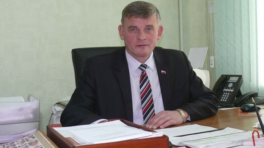 Главная картинка новости: Глава администрации района под Воронежем сложил полномочия