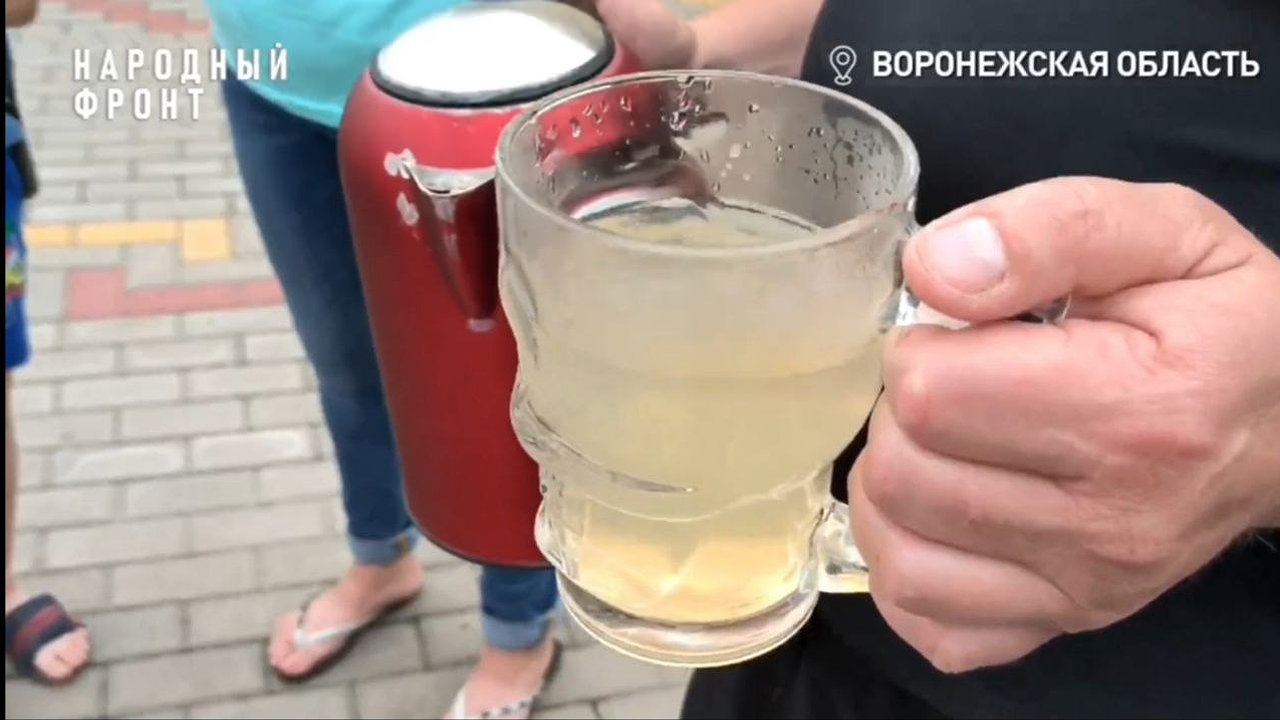 Главная картинка новости:  Более 800 человек вынуждены использовать «железную воду» в воронежском селе