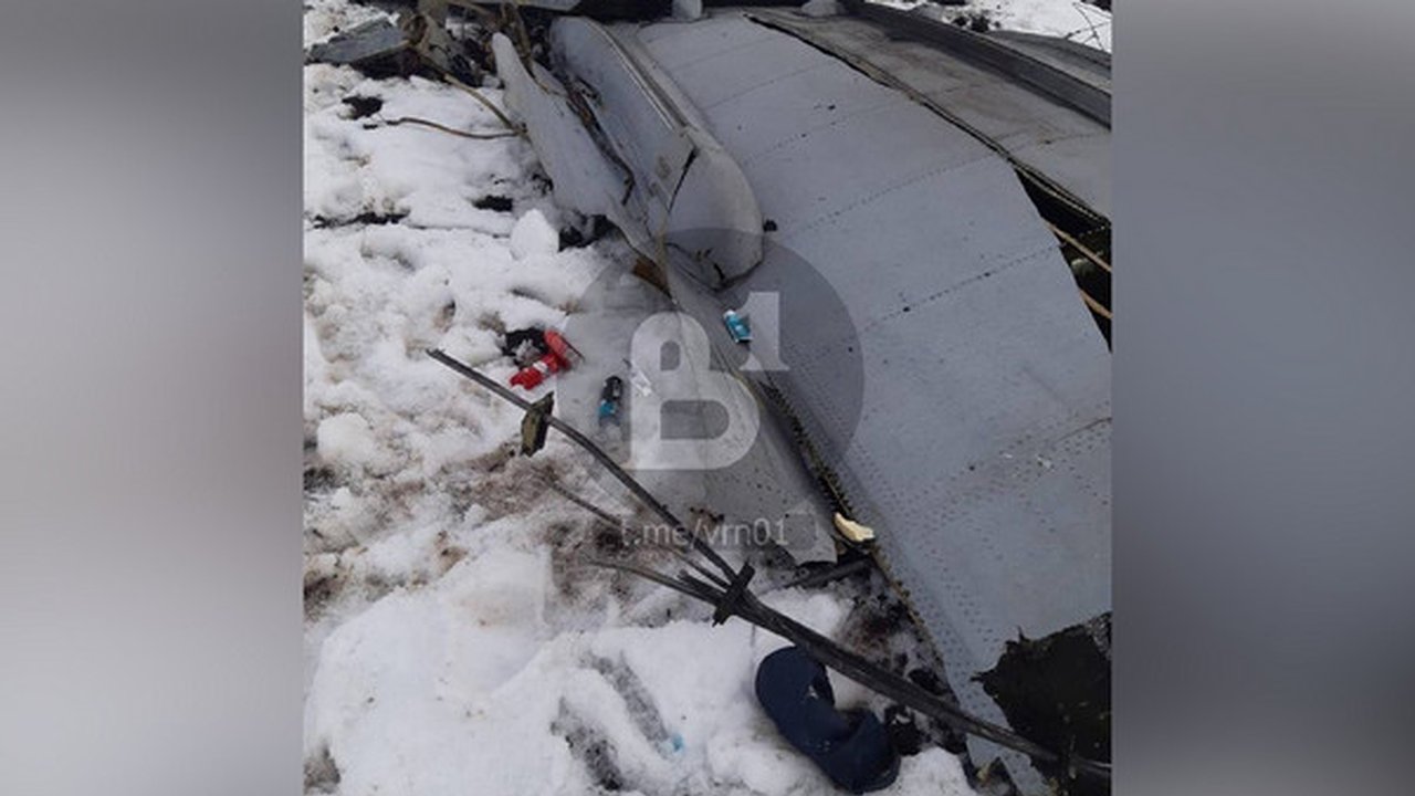 Главная картинка новости: Под Воронежем из-за крушения Ан-26 погиб экипаж самолета