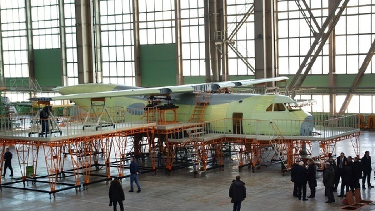 Главная картинка новости: Половина допэмиссии воронежского авиазавода досталась ОАК