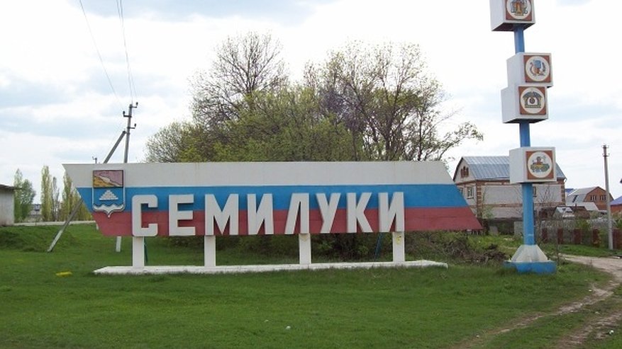 Главная картинка новости: Жители дома в Семилуках не могут продохнуть из-за соседнего производства