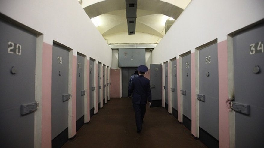 Главная картинка новости: В Воронеже почти вдвое чаще стали отправлять под домашний арест