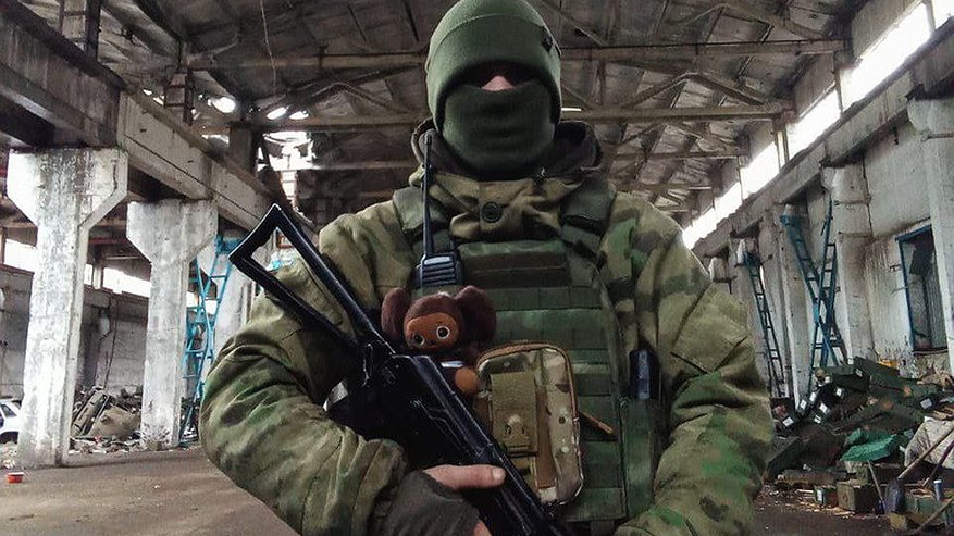 Главная картинка новости: «Когда мы видим врага в прицеле, всегда стараемся оставаться равнодушными»: разговор со снайпером, сражающимся на СВО