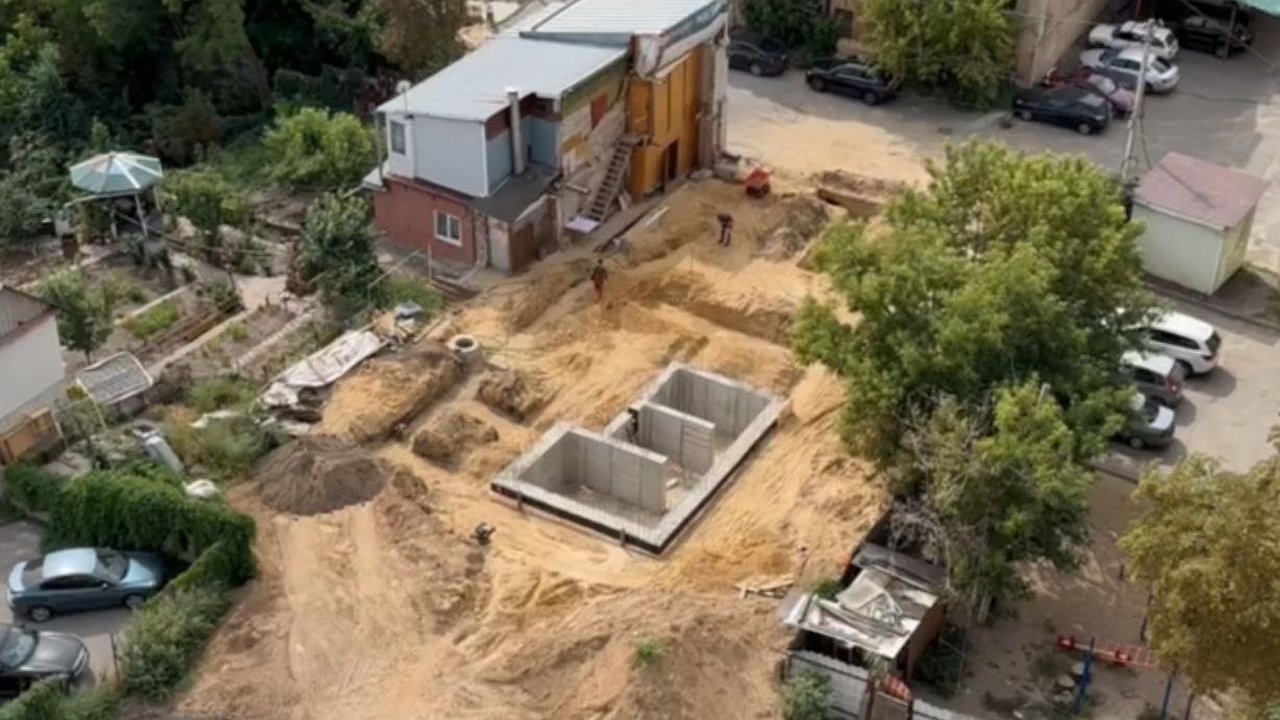 Главная картинка новости: Чиновники до сих пор молчат о том, кто стоит за «строительным беспределом» в центре Воронежа