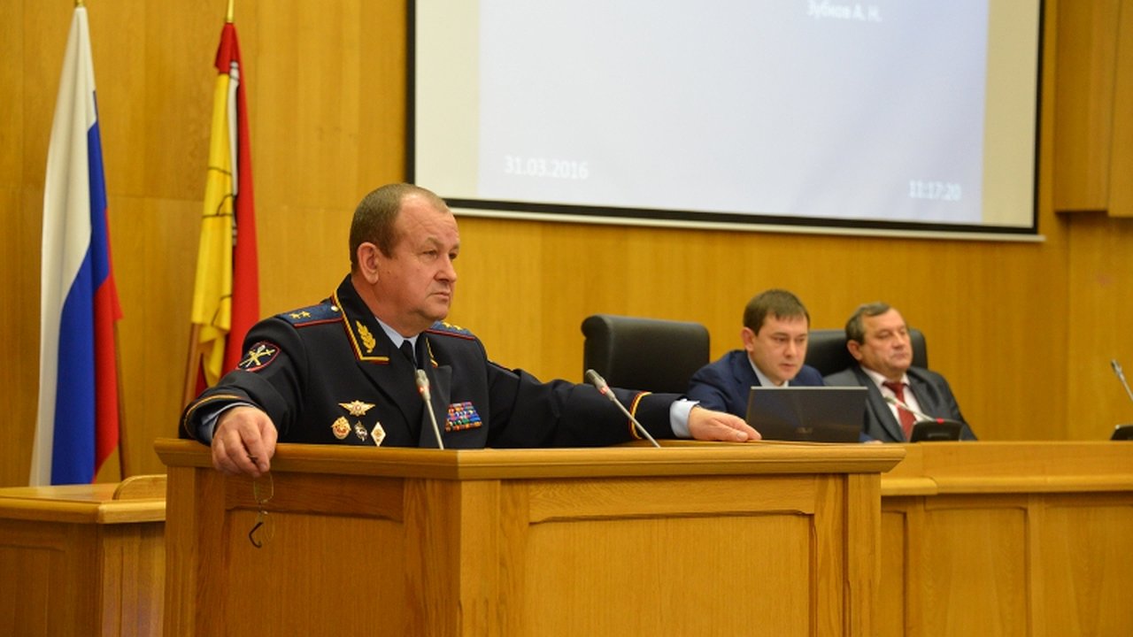 Главная картинка новости: Начальник воронежской полиции: региональная власть правоохранителям не помогает