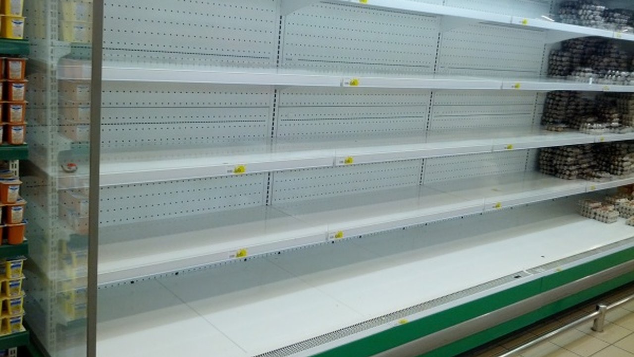 Главная картинка новости: Воронежские товары с трудом попадают на прилавки торговых сетей