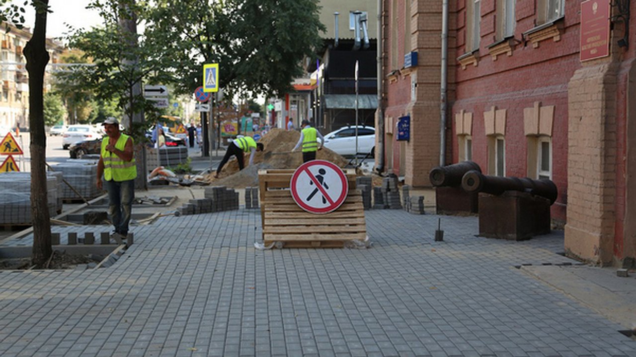 Главная картинка новости: По инициативе Вадима Кстенина на ремонт тротуаров в Воронеже выделят более 131 млн рублей