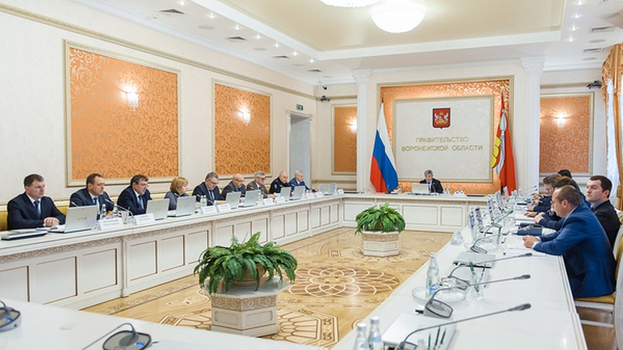 Главная картинка новости: Заместители воронежского губернатора временно остались при своих