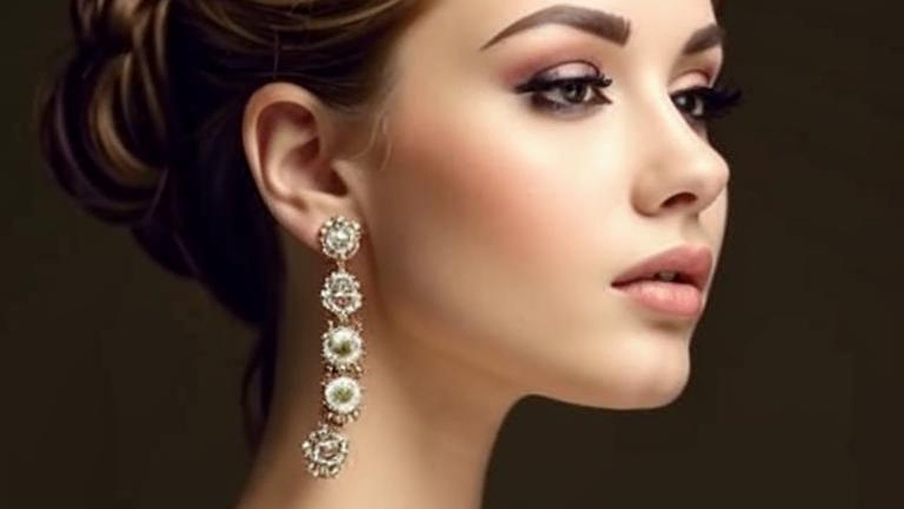 Главная картинка новости: Средний чек на ювелирные украшения в Воронежской области оказался одним из самых высоких в ЦФО