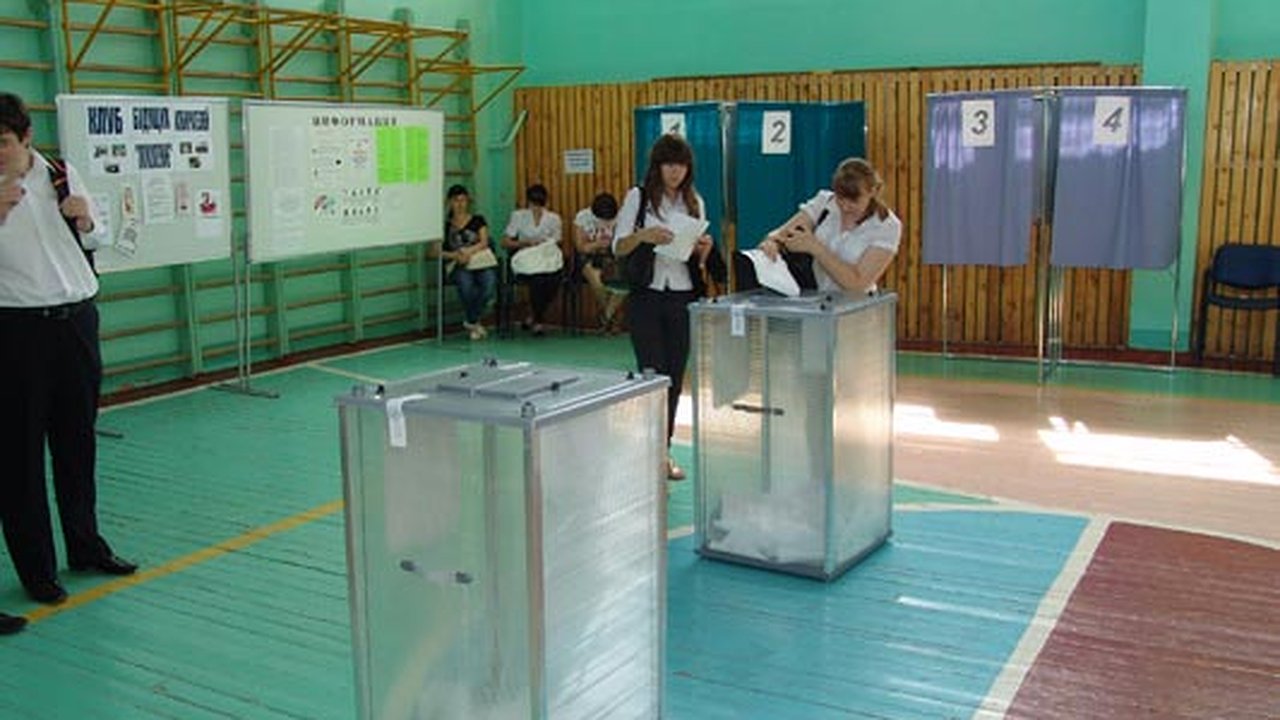 Главная картинка новости: Воронежцы бросят свои избирательные бюллетени в обычные урны