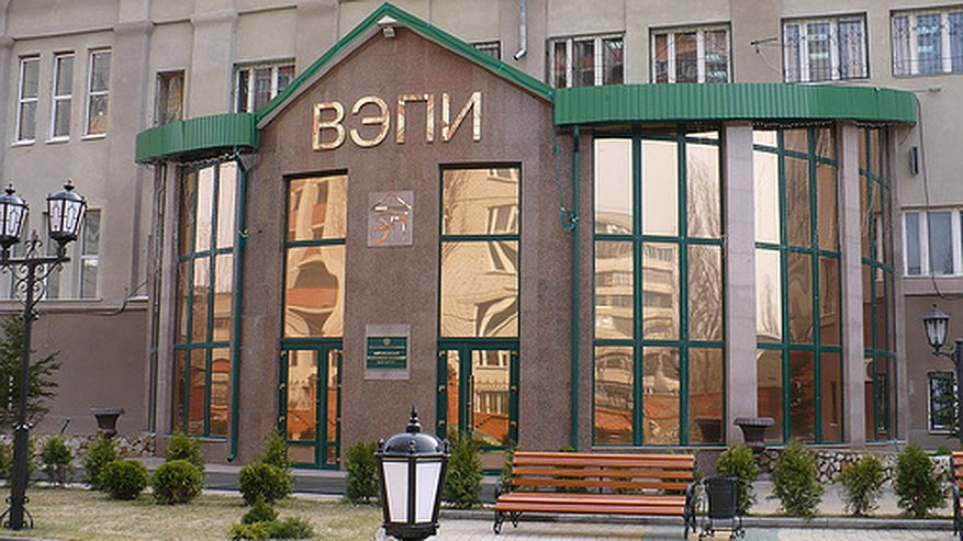 Главная картинка новости: Еще над одним воронежским вузом нависла угроза