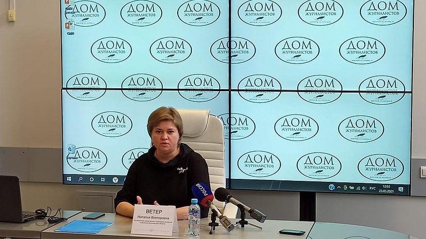 Главная картинка новости: Чиновница Наталья Ветер разрешила воронежцам купаться в загрязненной Усманке