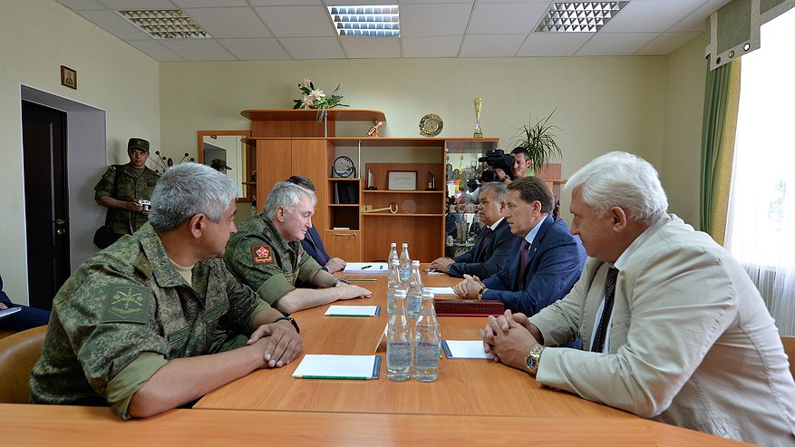 Главная картинка новости: Воронежский губернатор видит выгоду в сотрудничестве с военными