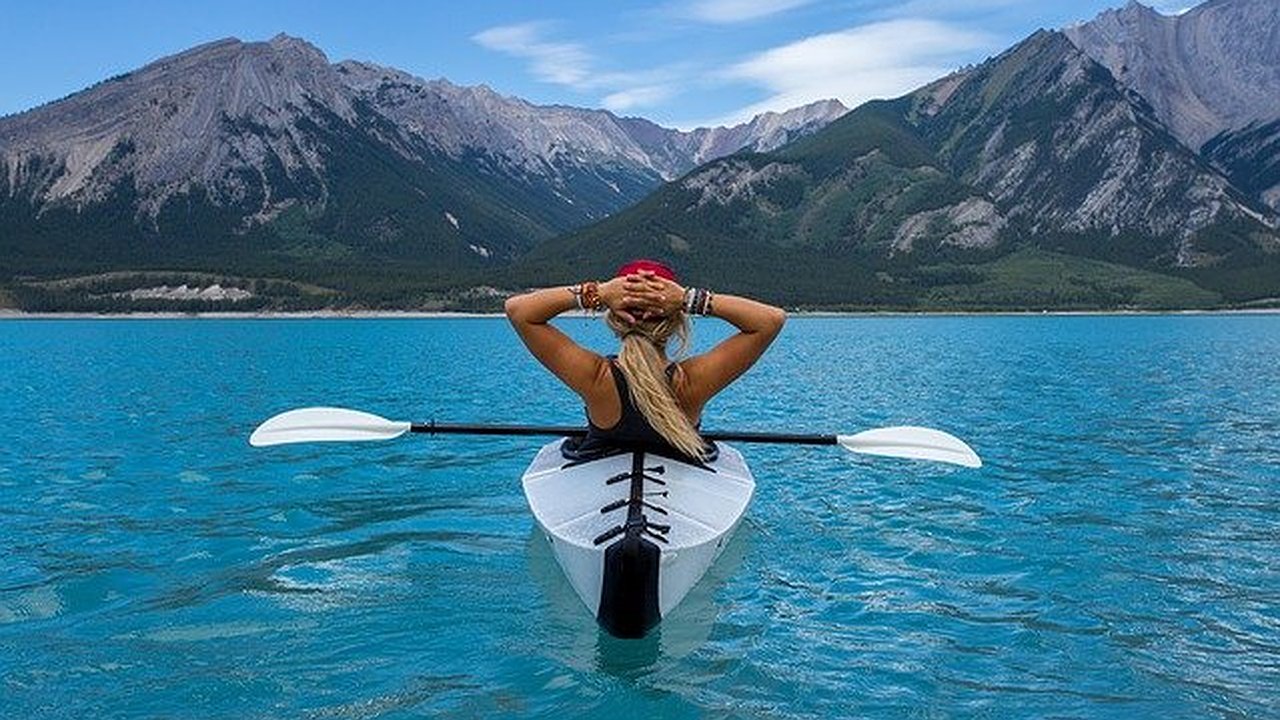 Главная картинка новости: Воронежцам предложили путешествовать по России с кешбэком