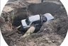Миниатюра новости: Автомобиль провалился в яму в Воронеже