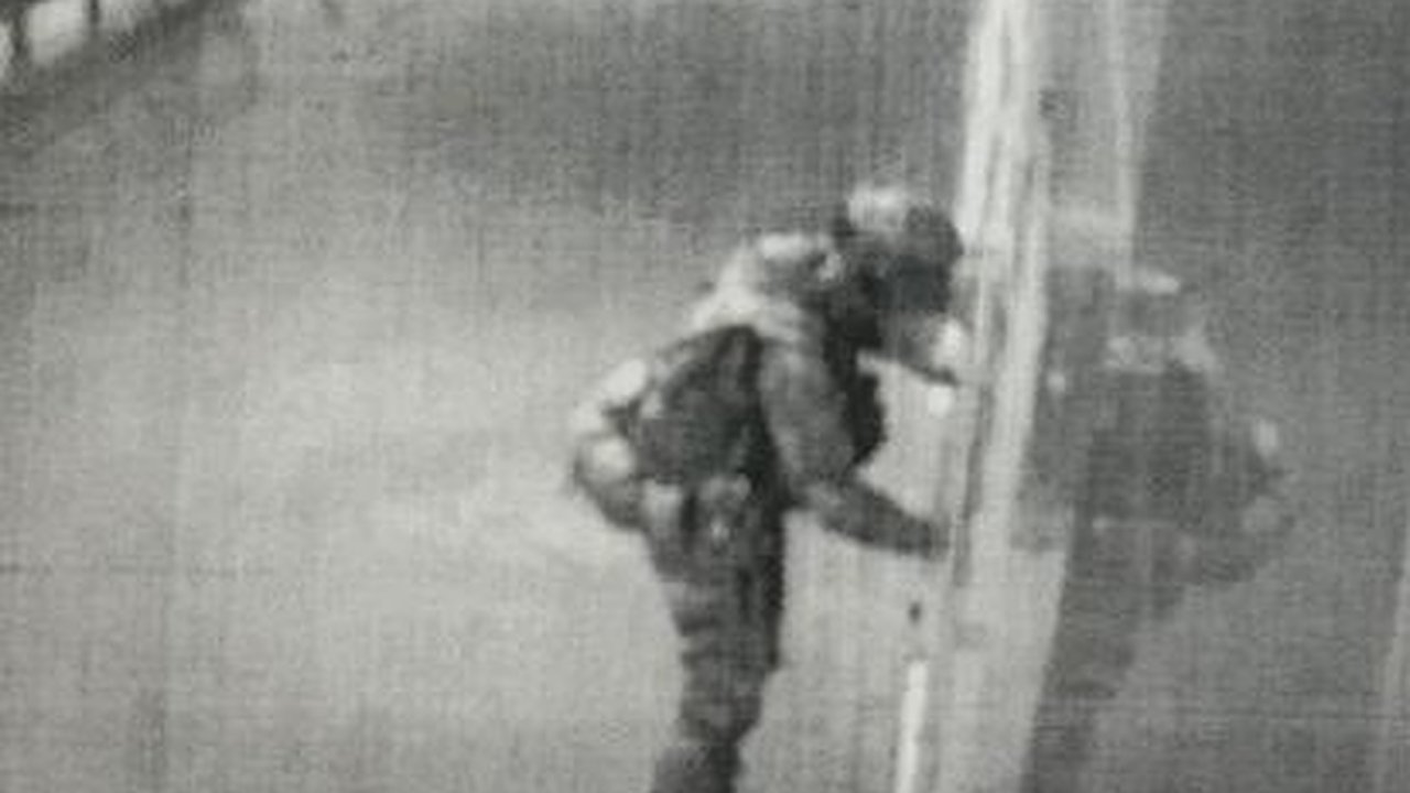 Главная картинка новости: В Лисках вооруженный мужчина пытался взорвать отдел полиции