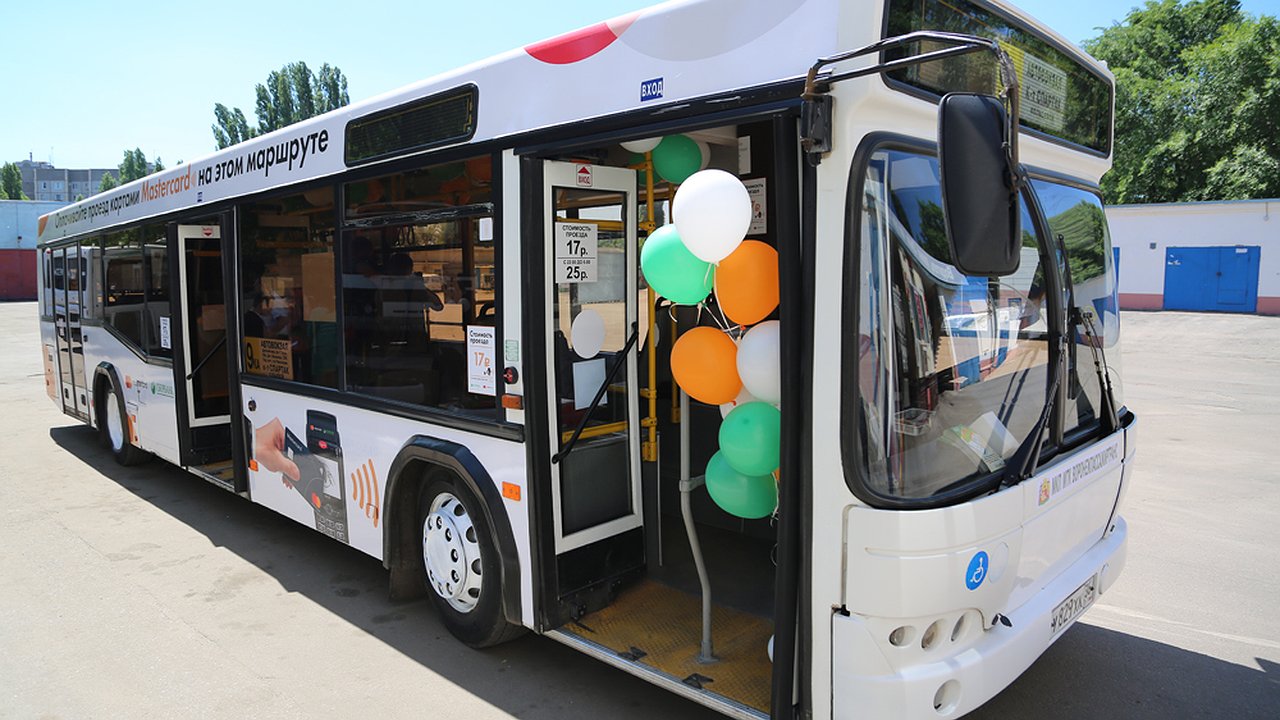 Главная картинка новости: В Воронеже систему безналичной оплаты ввели во всех муниципальных автобусах