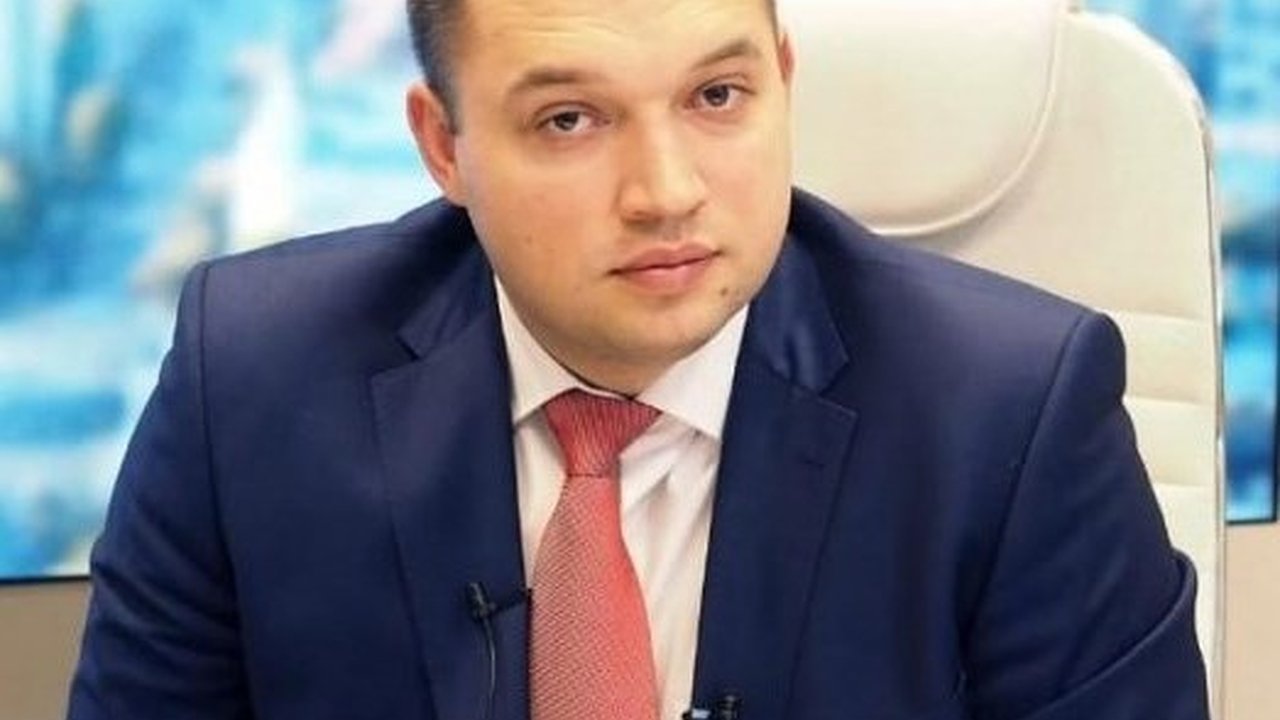 Главная картинка новости: В качестве «жесткого» управленца на должность главы Семилукского района могут назначить Максима Зацепина