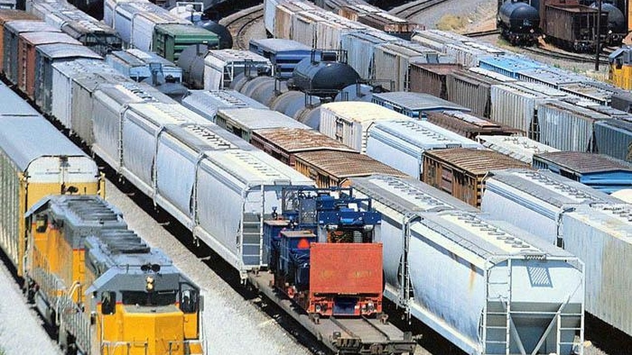 Главная картинка новости: Воронежские железнодорожники отмечают рост объемов грузоперевозок