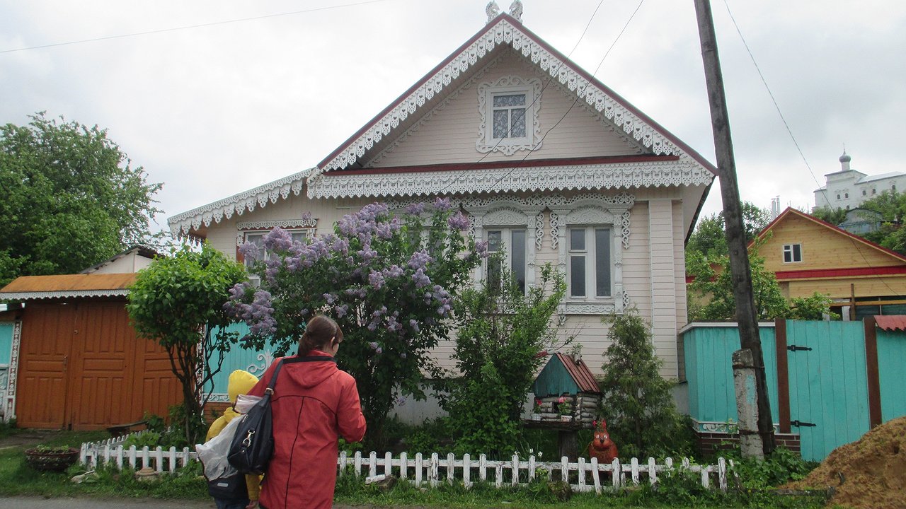 Главная картинка новости: Переехали жить в деревню и только через год сняли розовые очки – почему в деревнях больше не живут хозяйством