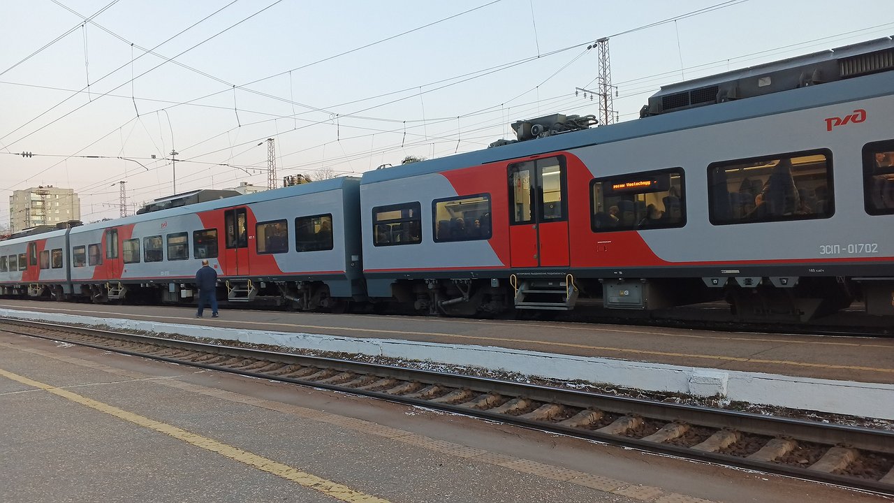 Главная картинка новости: Как две пассажирки поезда устроили драку из-за столика: дело дошло до дорожной полиции