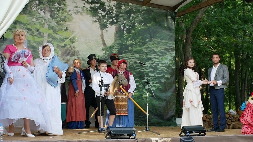 Главная картинка новости: В Верхнехавском районе стартует фестиваль «Театральные встречи в Никольском»