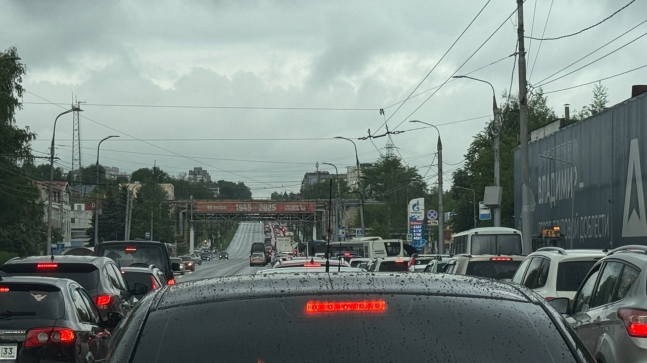 Главная картинка новости: В ГАИ разъяснили, как правильно поступить, если вы уже пересекли стоп-линию и загорелся красный сигнал светофора