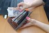 Миниатюра новости: Мышление бедных: эксперты назвали психологические ловушки, которые не позволяют людям развиваться и богатеть