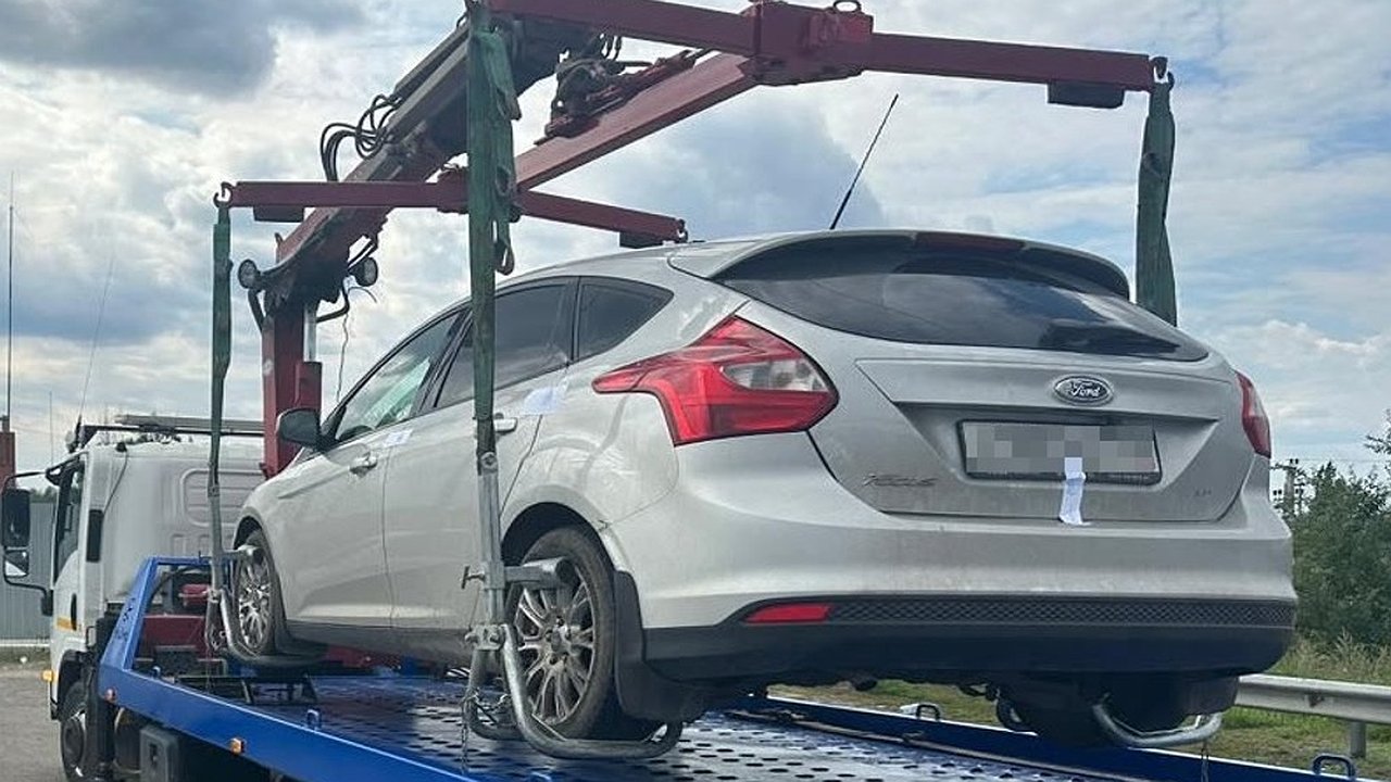 Главная картинка новости: Автомобиль должника с миллионным долгом арестовали на трассе под Воронежем