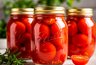 Миниатюра новости: От рассола тоже ничего не останется: семейный рецепт маринованных томатов «Фаворит» — одна из лучших зимних заготовок