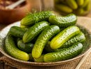 Засаливаю огурцы на зиму так, чтобы получились словно квашеные из бочки: лёгкий способ приготовления и хранения
