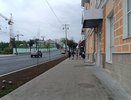 - И не стыдно же ей! Родители такую нахалку воспитали, наверное, со стыда сгорают, - набросилась на беременную