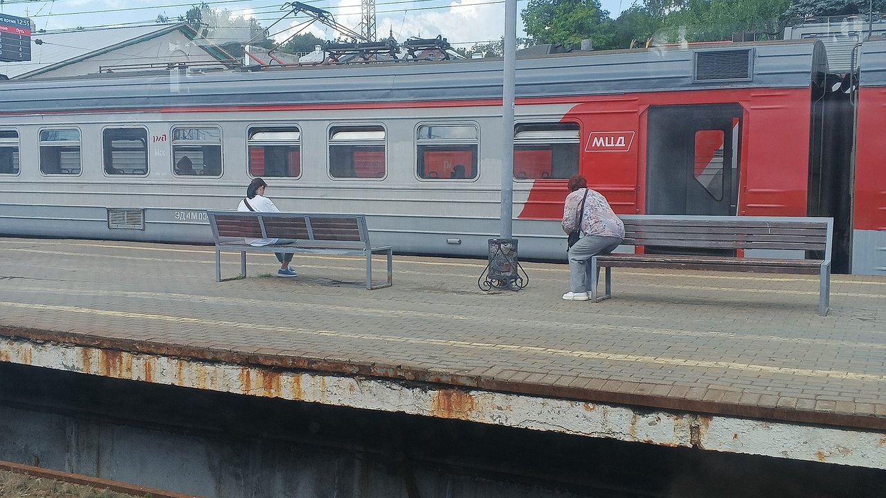 Главная картинка новости: Что взять с собой в поезд: идеальный список