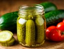 Маринованные огурчики по-грузински: 5 минут на готовку, съедят ещё быстрее — понравится любителям острых закусок