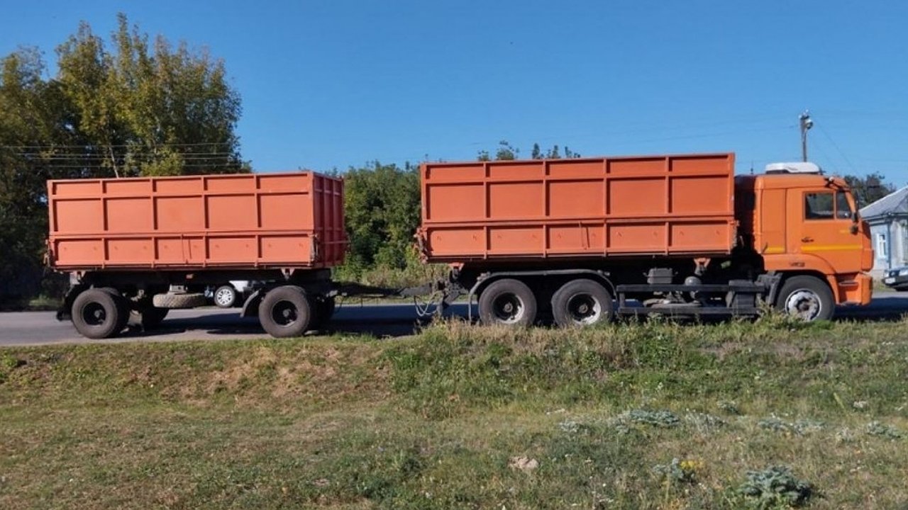 Главная картинка новости: В Грибановском районе пенсионер на мопеде погиб в ДТП с «КамАЗом»