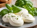 Домашняя моцарелла из одного ингредиента: самый простой рецепт