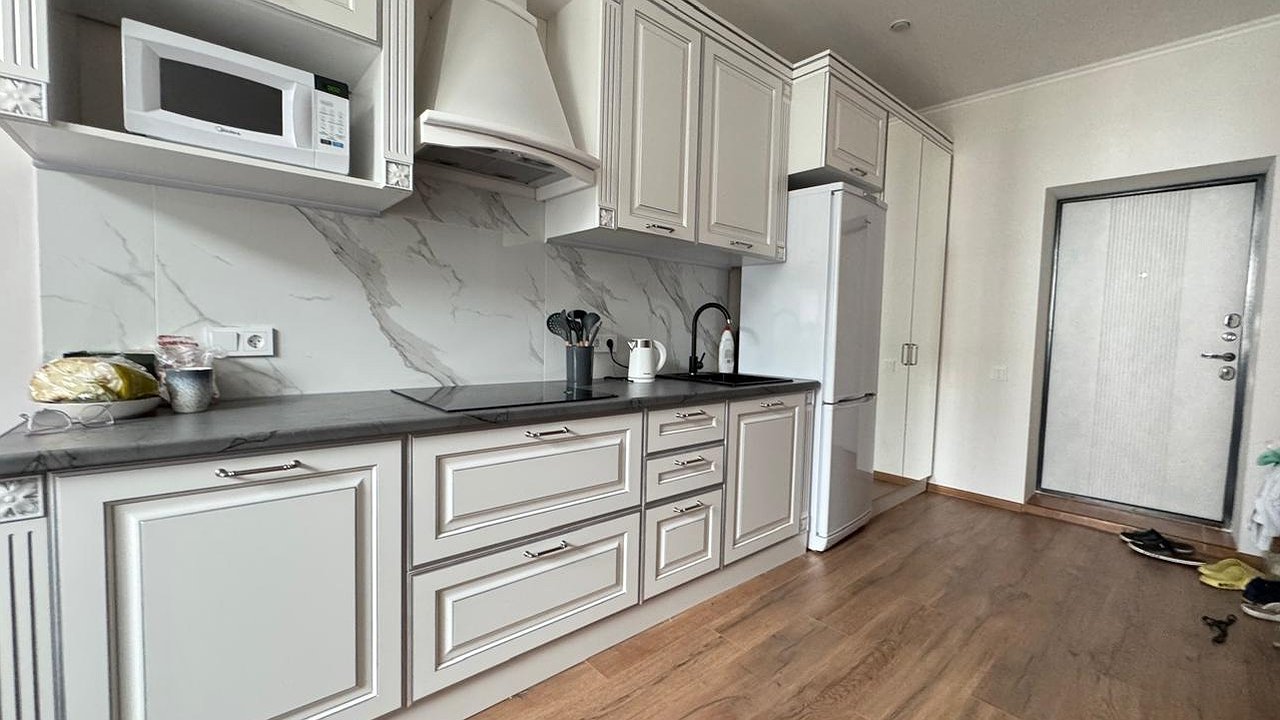 Главная картинка новости: Ночью, проходя на кухню попить водички, я подслушала разговор родителей с мужем, и на следующий день подала на развод