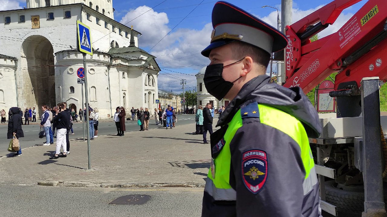 Главная картинка новости: Почему стоит соглашаться на предложение инспектора ДПС пройти в патрульную машину – отвечает автоюрист