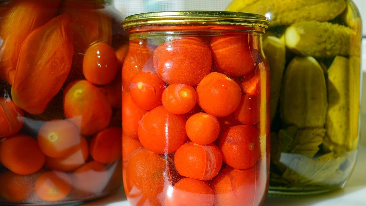 Главная картинка новости: Помидоры с лимонной кислотой на зиму: простой рецепт вкуснейших томатов