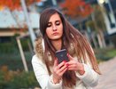 3 признака, что мужчина понравился женщине, даже если она скрывает это