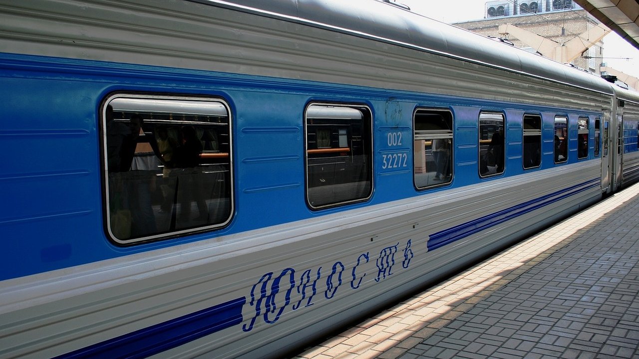 Главная картинка новости: «Столик уступлю, но сидеть на своем месте не дам!» — разборки в поезде