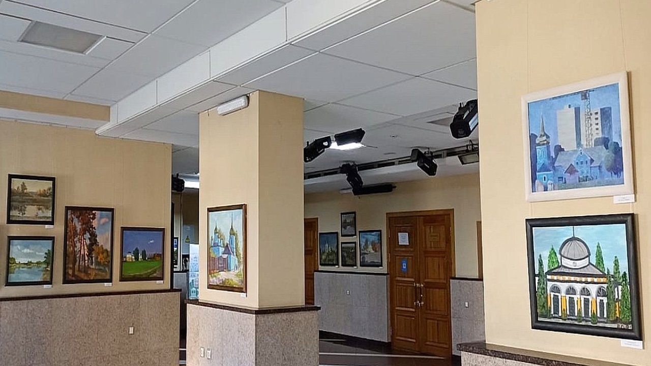 Главная картинка новости: В Боброве открылась выставка картин к 300-летнему юбилею Воронежской губернии