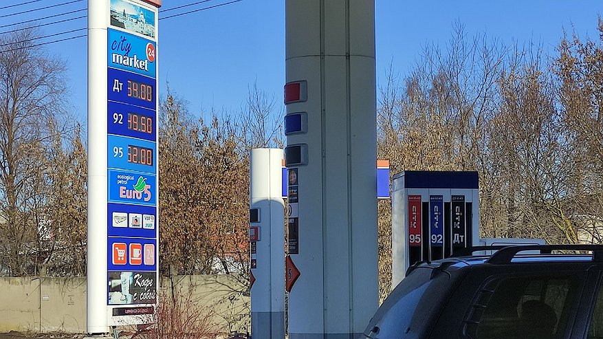 Главная картинка новости: Почему я перестал заливать полный бак: горькая правда, о которой молчат на заправках