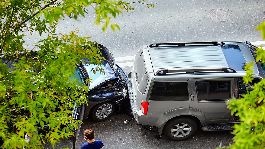 Главная картинка новости: Как избежать аварии, если автомобиль спереди резко остановился: автоинструктор дал несколько советов